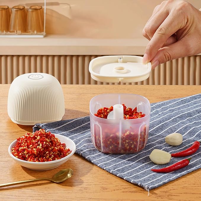Electric Mini Garlic Chopper, 250ML Food Chopper Garlic Mincer USB, Vegetable Chopper, Onion Chopper, Portable Small Food Processor for Garlic, Ginger, Chili, Vegetables(cream)