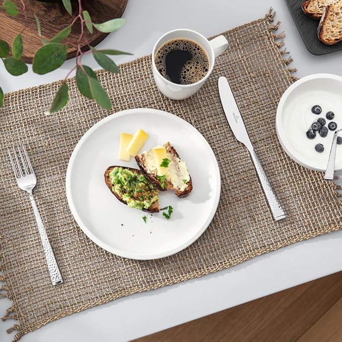 Villeroy & Boch Artesano Original 16-Piece Dinnerware Set, Service for 4, Dinner and Salad Plates, Pasta and Rice Bowls, Premium Porcelain, Made in Germany, Microwave and Dishwasher Safe, Creamy White