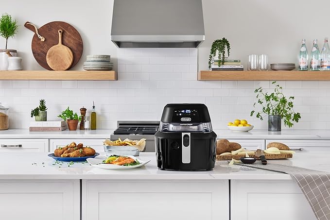 De'Longhi Rapid Crisp Air Fryer, 5-Quart, 1700-Watt XL Cooker, Fries, Crisps, Roasts, Bakes, 5 Preset Functions, Pizza Setting, Up to 20% Faster Cooking, Easy Clean Nonstick, 360° Viewing, Black