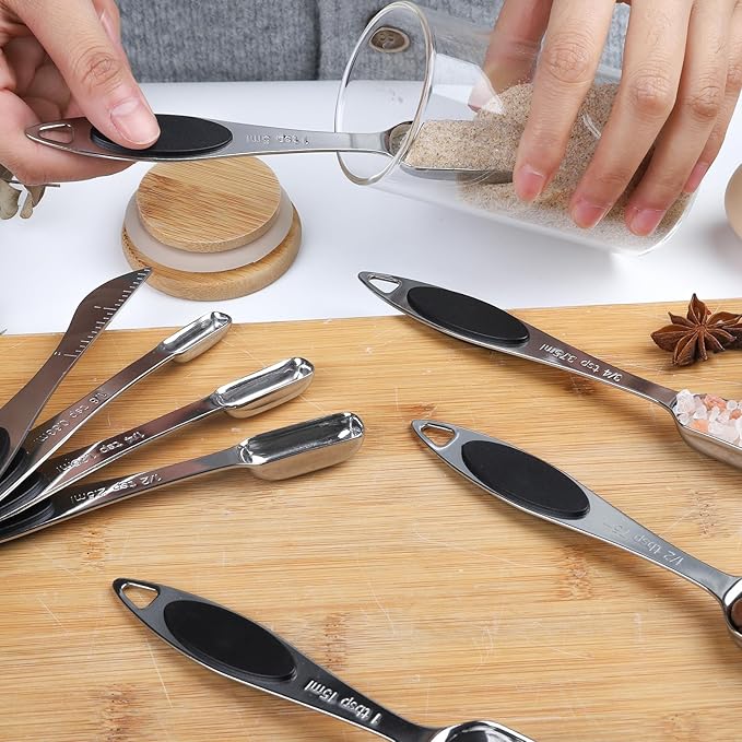 Measuring Cups and Spoons Set of 16 Stainless Steel Measuring Cups and Magnetic Measuring Spoons with 1 Leveler for Dry and Liquid Ingredients (16, Black)