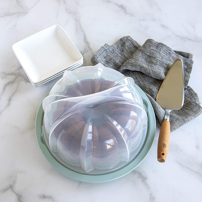 Nordic Ware Formed Orginal Bundt with Keeper, 12 Cup, Golden Hour
