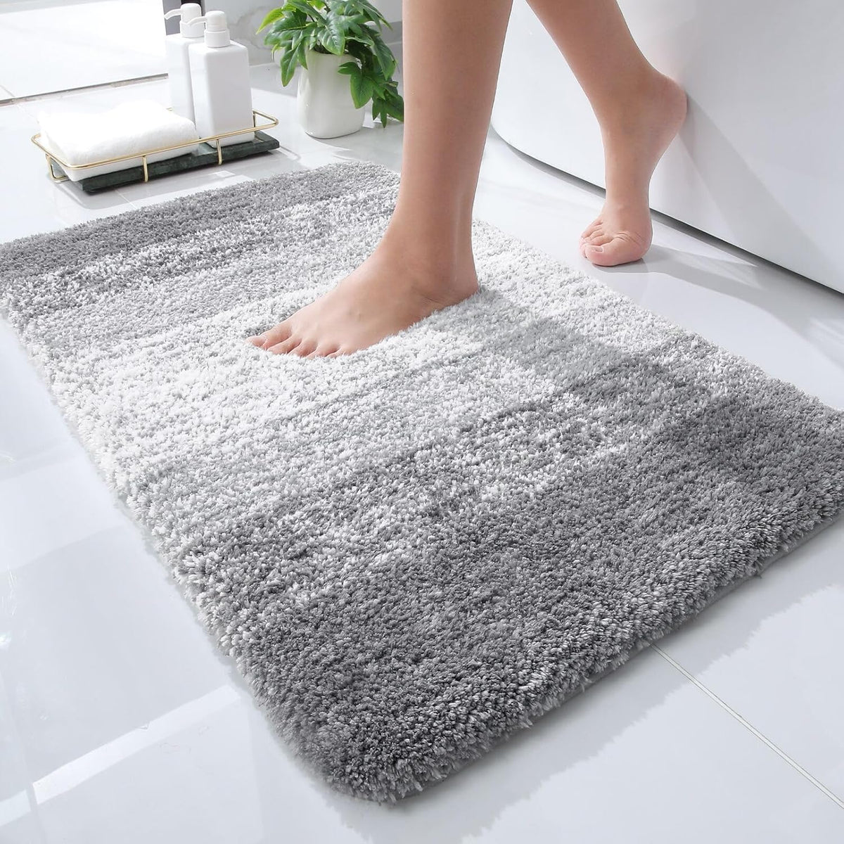 OLANLY Bathroom Rugs Mat 24x16, Extra Soft Absorbent Microfiber Bath Rugs, Rubber Backing, Quick Dry, Machine Washable Bath Mats for Bathroom Floor, Tub and Shower, Home Decor Accessories, Light Grey