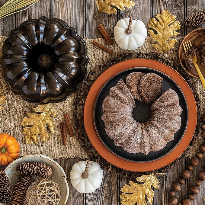 Nordic Ware Original Bundt, 12-Cup, Bronze
